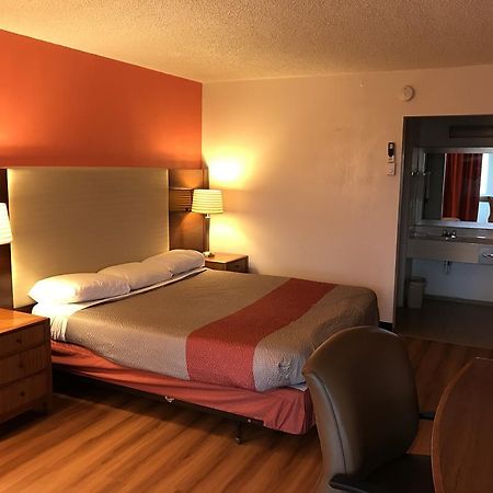 Regency Inn And Conference Center クリントン エクステリア 写真