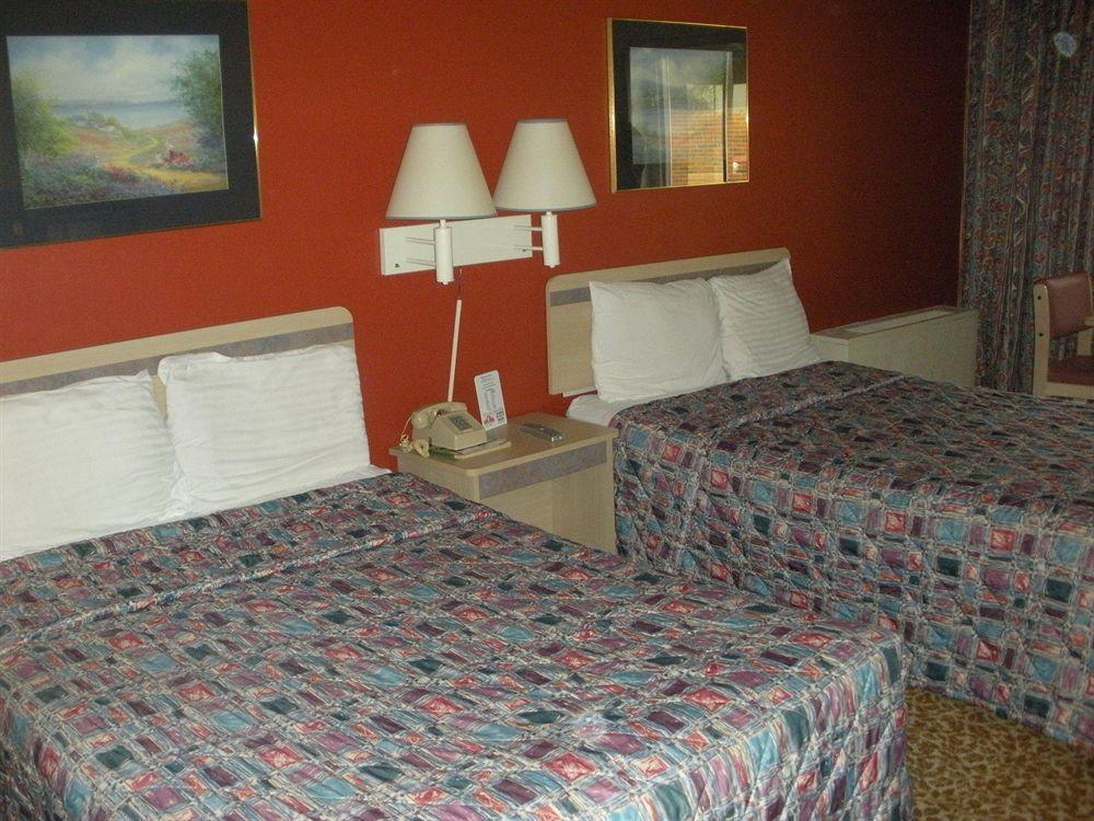 Regency Inn And Conference Center クリントン エクステリア 写真