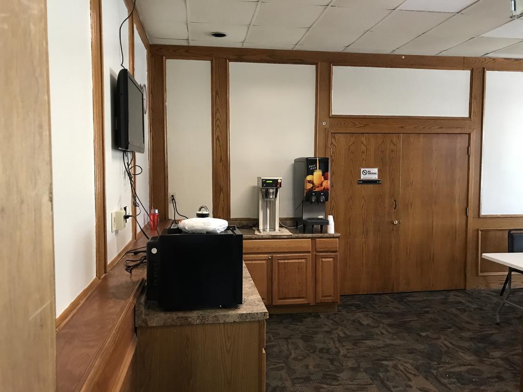Regency Inn And Conference Center クリントン エクステリア 写真
