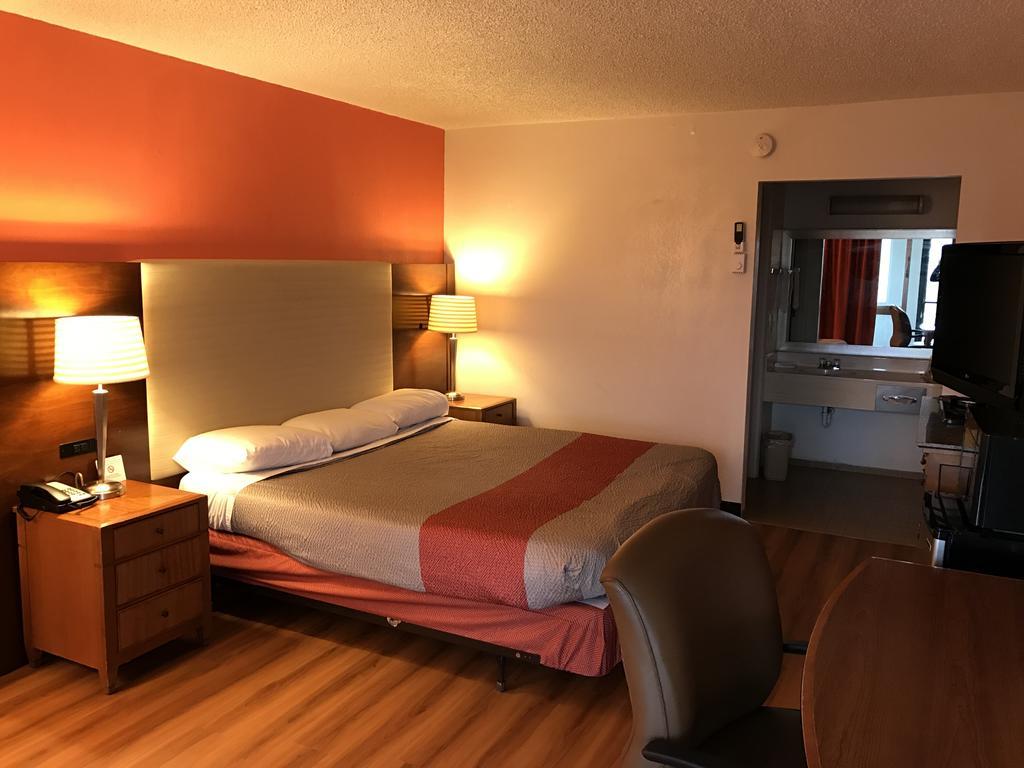 Regency Inn And Conference Center クリントン エクステリア 写真