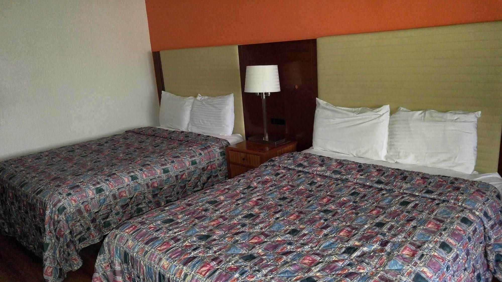 Regency Inn And Conference Center クリントン エクステリア 写真