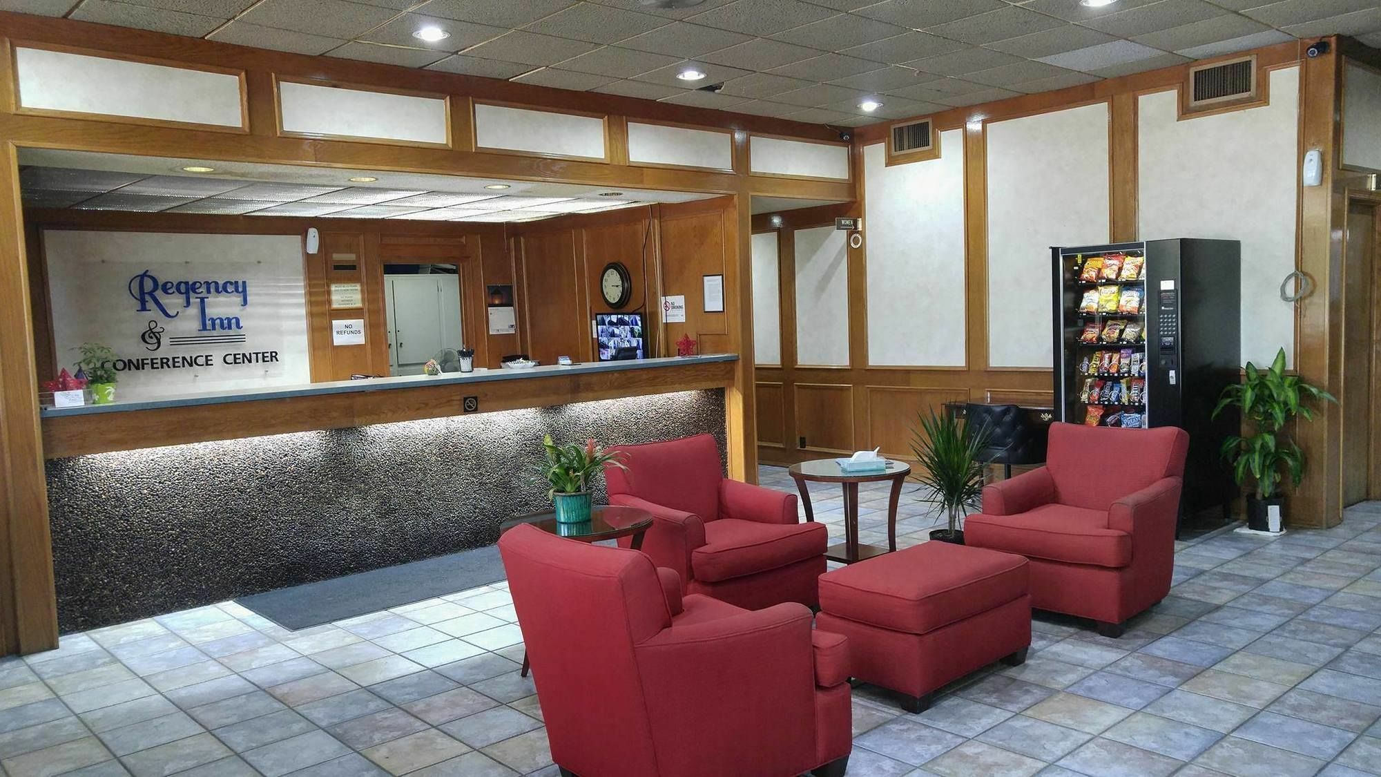 Regency Inn And Conference Center クリントン エクステリア 写真
